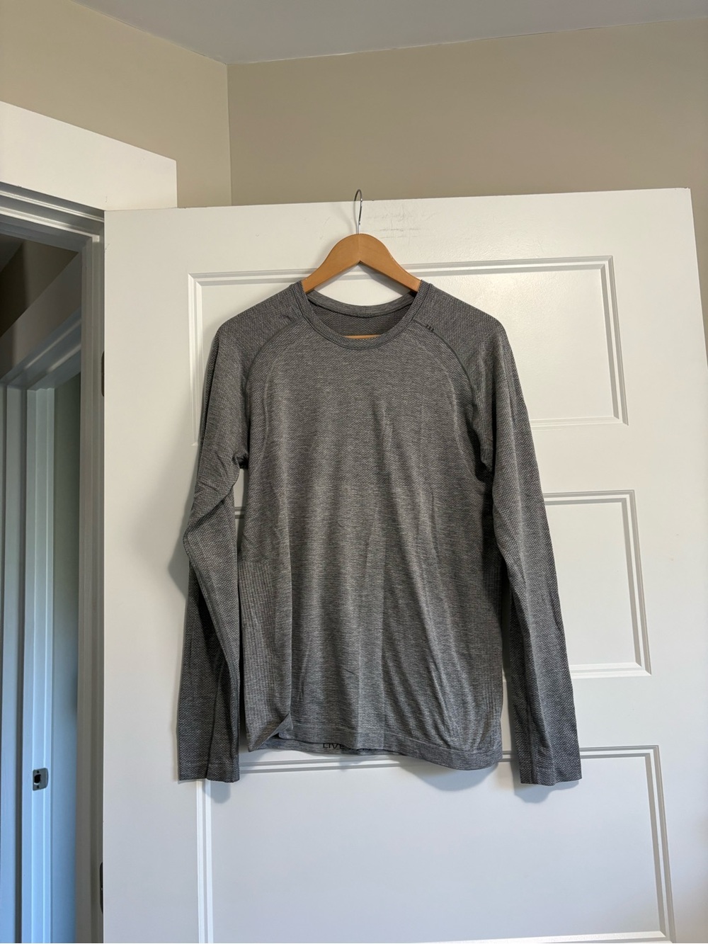 lululemon athletica Men's Long-Sleeve Crew Shirt - Gray